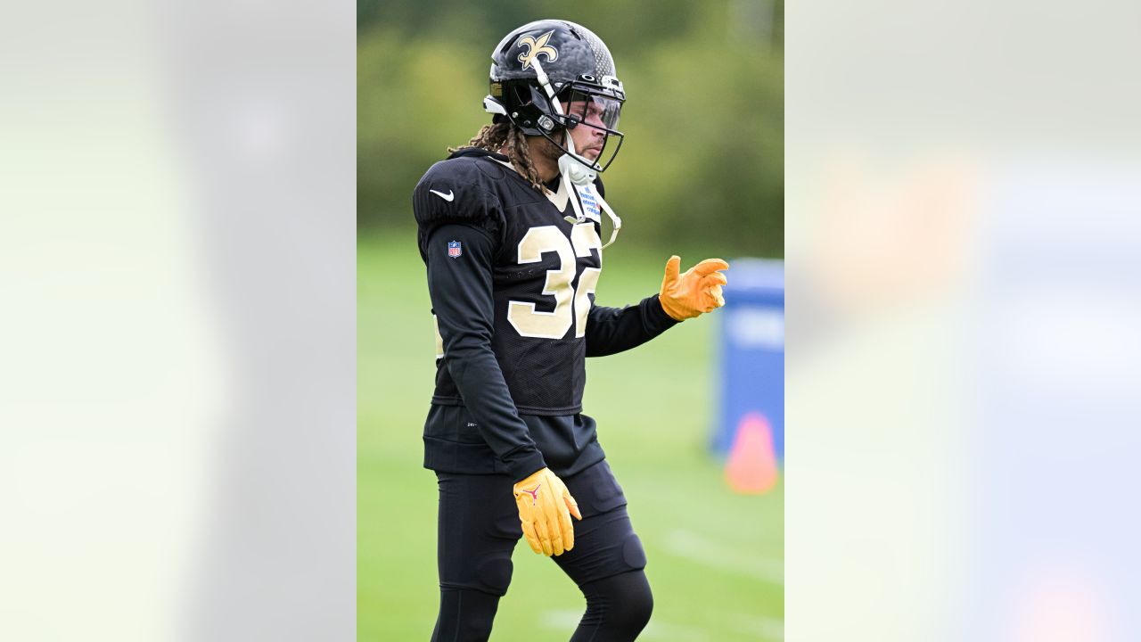 Photos: Saints practice in London, debut black helmets