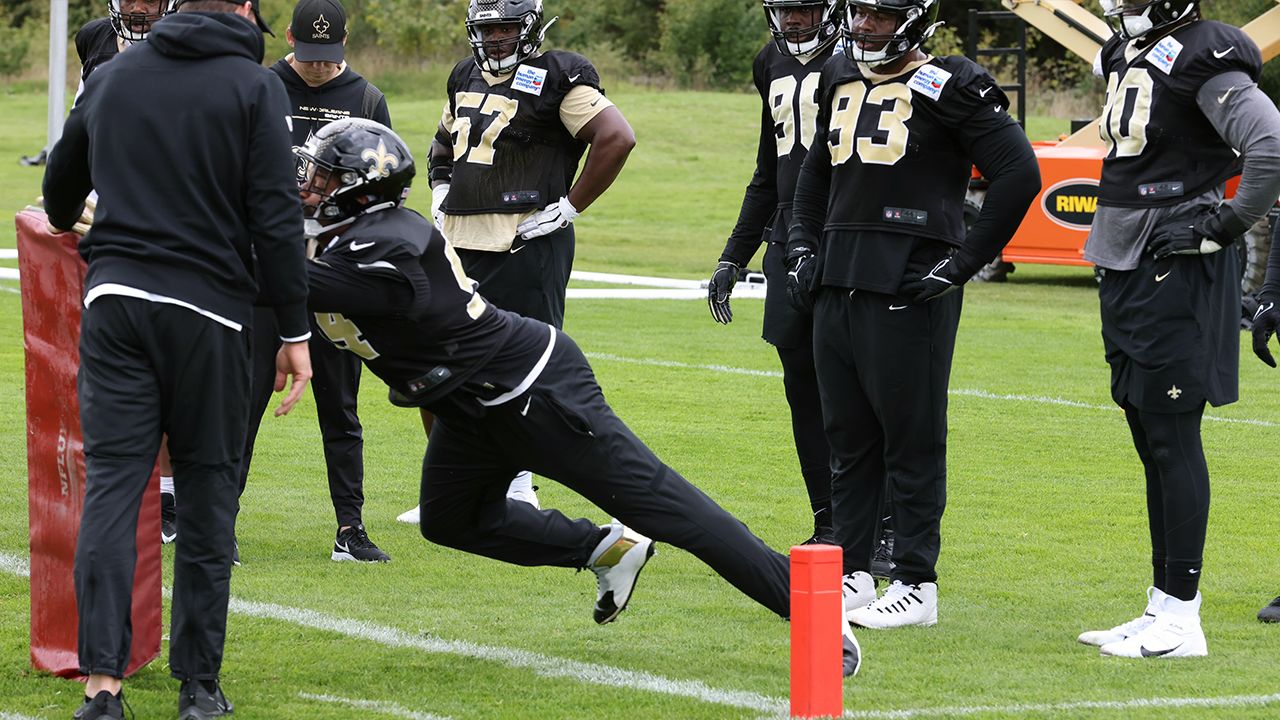 Photos: Saints practice in London, debut black helmets