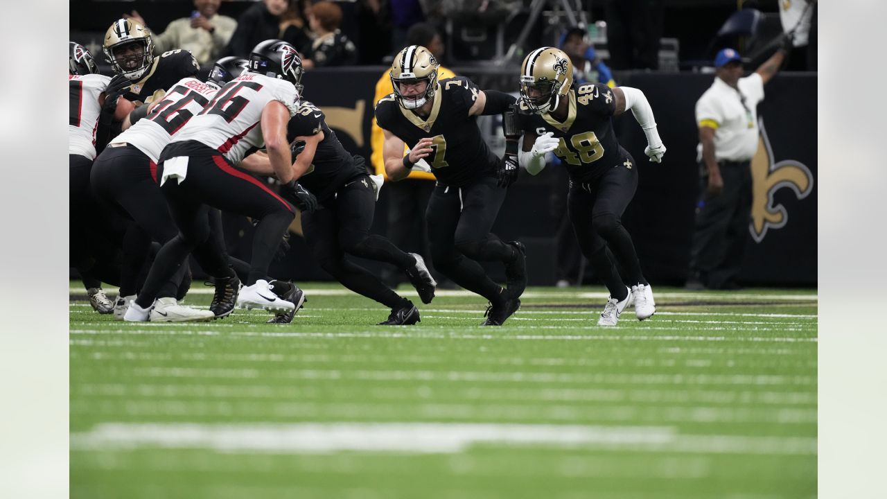 New Orleans Saints tight end Taysom Hill (7) runs during an NFL football  game against the San Francisco 49ers, Sunday, Nov.27, 2022, in Santa Clara,  Calif. (AP Photo/Scot Tucker Stock Photo - Alamy