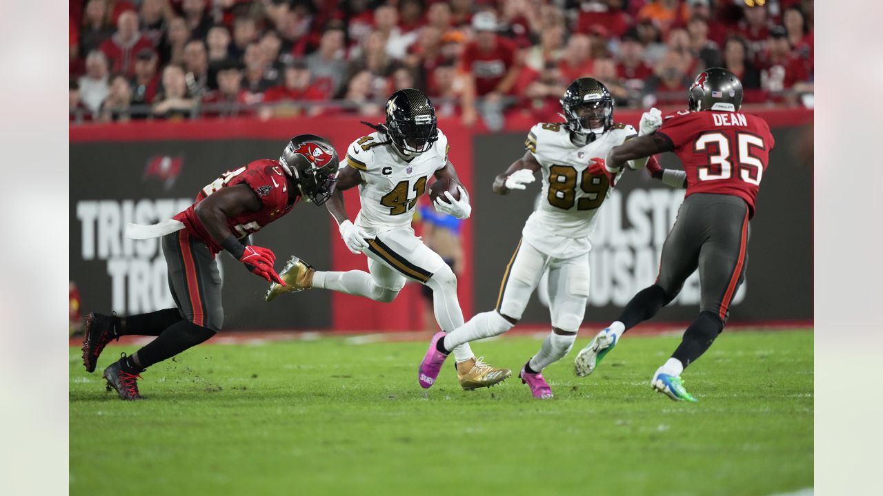 New Orleans Saints running back Alvin Kamara (41) scores a touchdown  against the Las Vegas Raid …