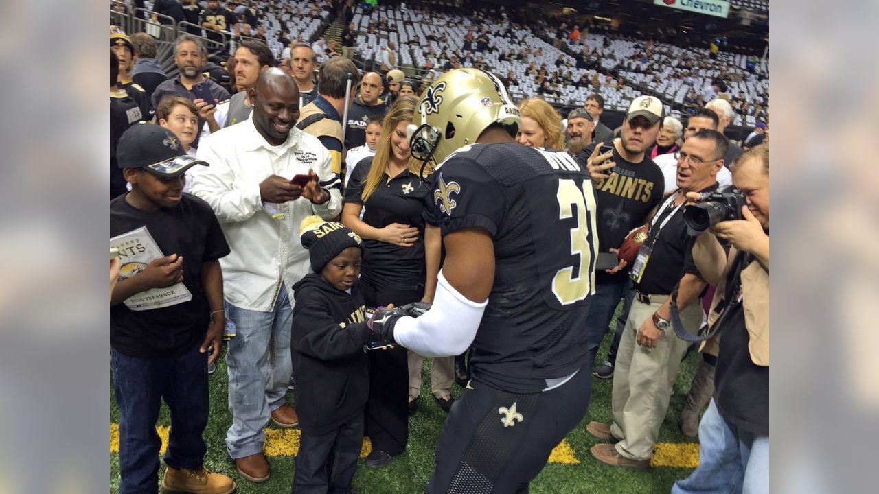 Saints Superfan With Chronic Liver Disease Gets Ultimate 'Who Dat' Surprise  - ABC News