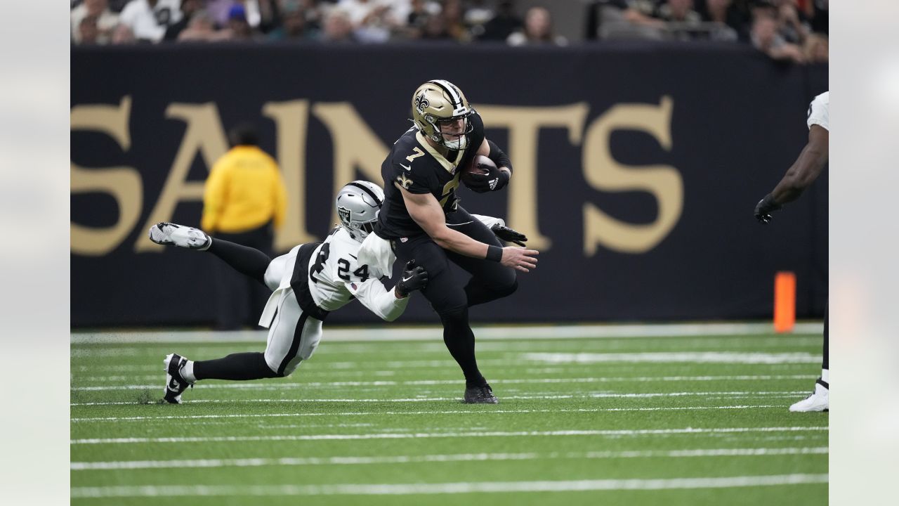 New Orleans Saints tight end Taysom Hill (7) runs during an NFL football  game against the San Francisco 49ers, Sunday, Nov.27, 2022, in Santa Clara,  Calif. (AP Photo/Scot Tucker Stock Photo - Alamy