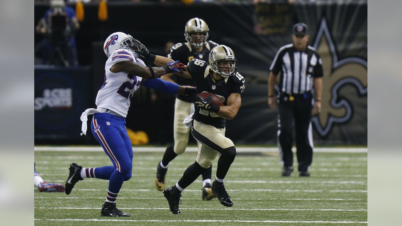 Lance Moore Of The New Orleans Saints In Post Game Interview With CBS  Sports At The Louisiana Superdome Nov 24, 2008 Stock Photo, Picture and  Royalty Free Image. Image 24484024.