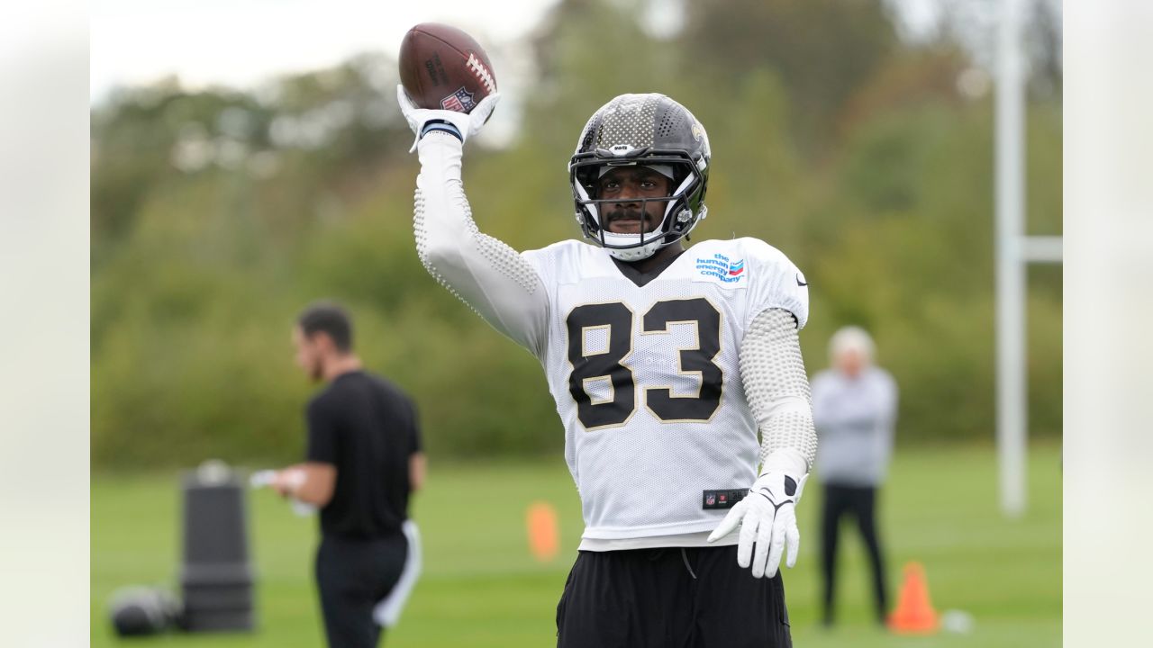 Photos: Saints practice in London, debut black helmets