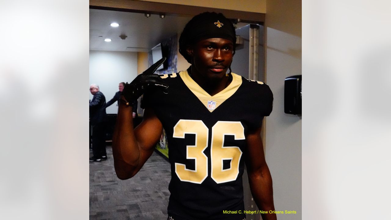 New Orleans Saints tight end Juwan Johnson (83) warms up before an NFL  preseason football game against the Los Angeles Chargers, Friday, Aug. 26,  2022, in New Orleans. (AP Photo/Tyler Kaufman Stock