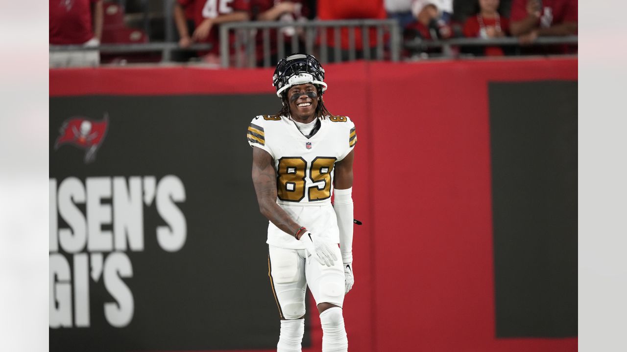 New Orleans, USA. 18th Dec, 2022. New Orleans Saints wide receiver Rashid  Shaheed (89) catches this pass on Atlanta Falcons safety Jaylinn Hawkins  (32) en route to a /68-yard touchdown during the