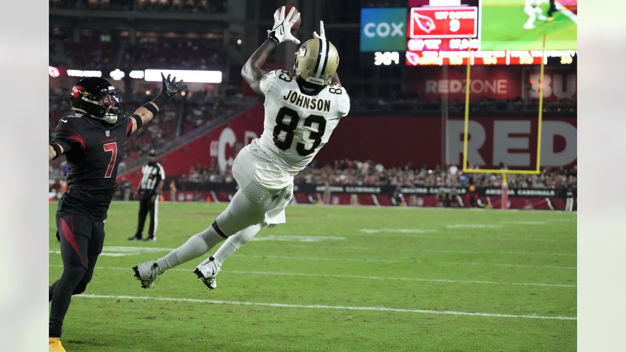 New Orleans, Louisiana, USA. 18th Dec, 2022. New Orleans Saints tight end  Juwan Johnson warms up before playing against the Atlanta Falcons in an NFL  game in New Orleans, Louisiana USA on