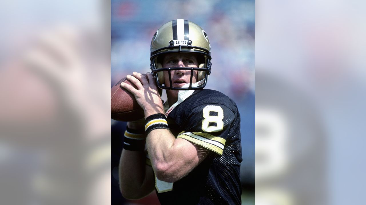 New Orleans Saints' guarterback Archie Manning stands with his arms News  Photo - Getty Images