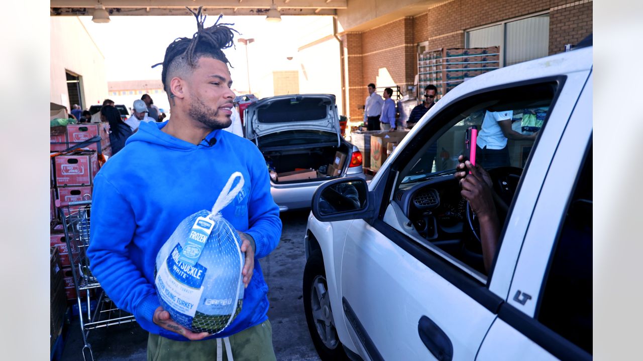 WATCH: A Wholesome Video of Tyrann Mathieu Handing Out Turkeys for  Thanksgiving - EssentiallySports