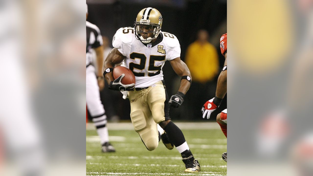 REGGIE BUSH 8X10 PHOTO NEW ORLEANS SAINTS PICTURE NFL FOOTBALL CLOSE ACTION