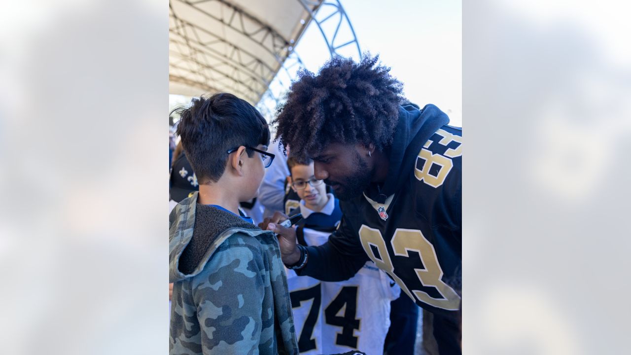 Juwan Johnson came out to play some football with the students of Chateau  Estates Elementary at our @saints Play Football Experience…