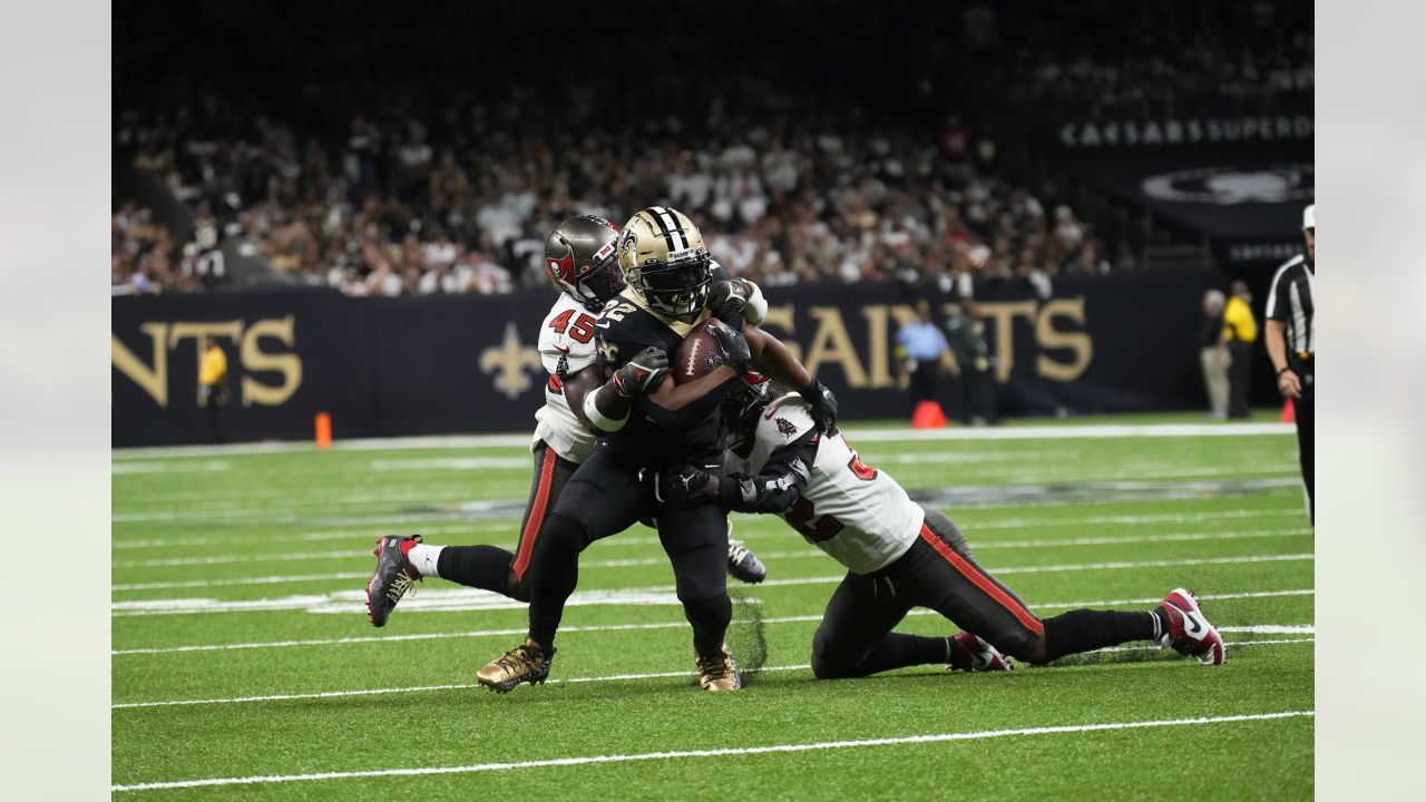 New Orleans Saints running back Mark Ingram (22) is tackled by