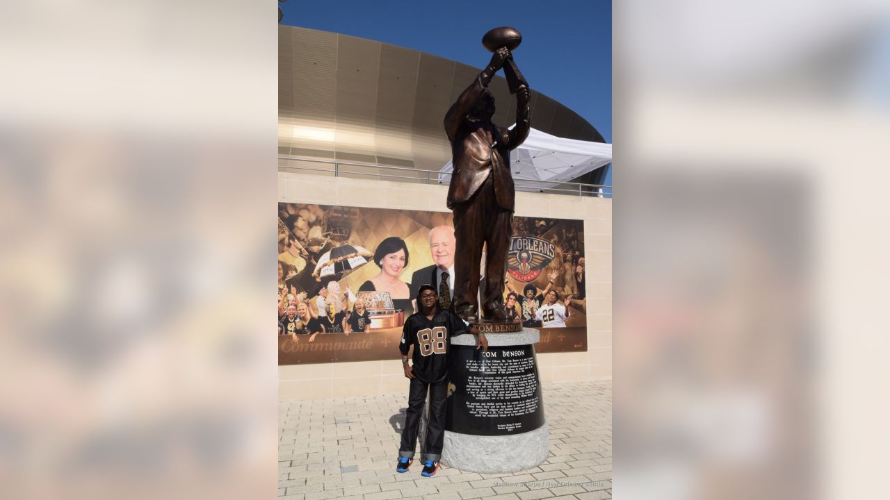 Saints unveil statue of Tom Benson at Superdome