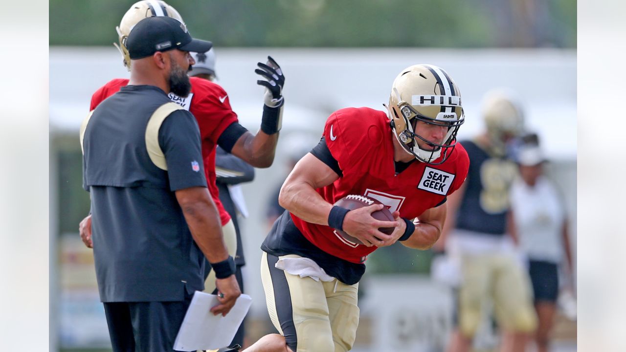 New Orleans Saints linebacker Chase Hansen (40) carries the ball