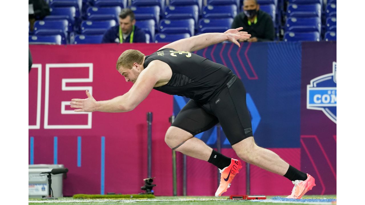 Photos: North Iowan Trevor Penning going through first NFL training camp  with Saints, Local Sports