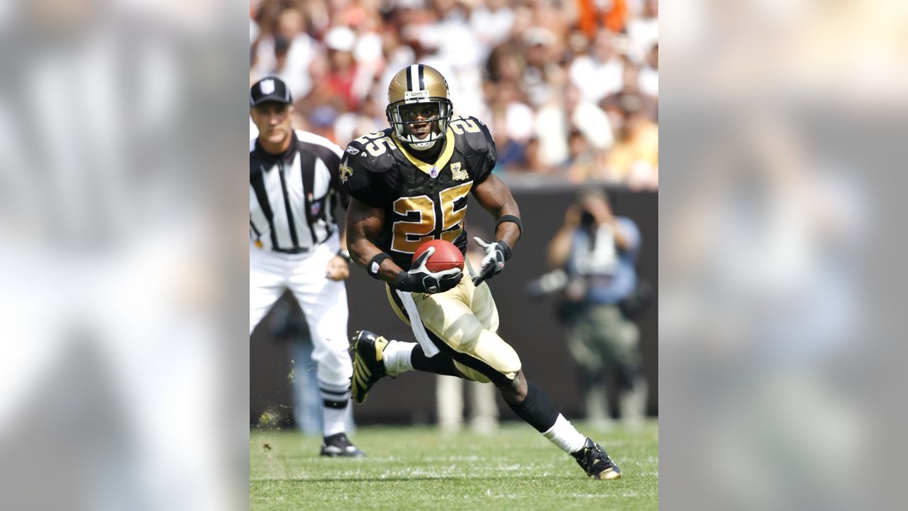 REGGIE BUSH 8X10 PHOTO NEW ORLEANS SAINTS PICTURE NFL FOOTBALL CLOSE ACTION