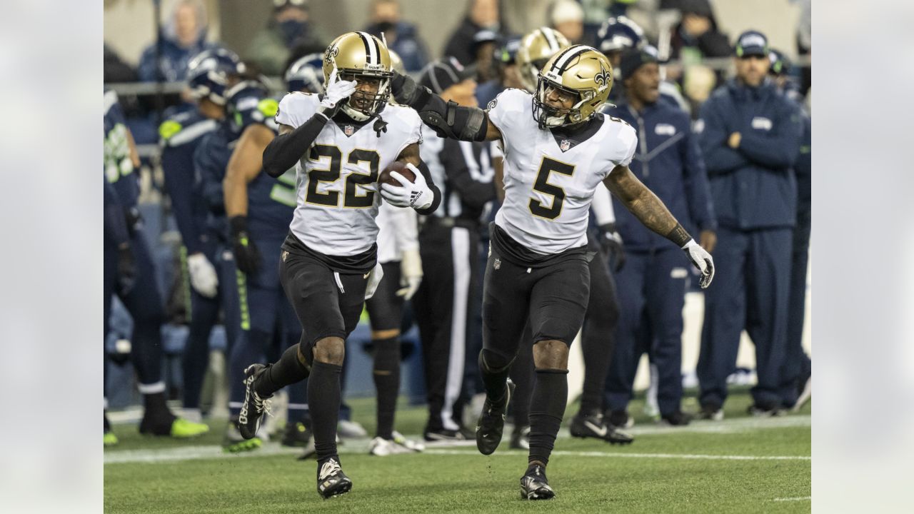 Seattle, WA, USA. 22nd Sep, 2019. SEATTLE, WA - SEPTEMBER 22: Blitz the  Seattle Seahawks mascot plays to the crowd before an NFL football game  between the New Orleans Saints and the