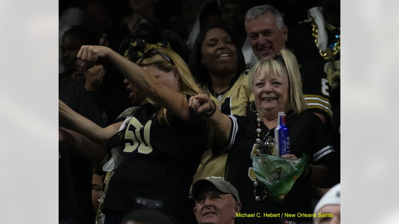 Photos: Saints Sideline Guests and Fans