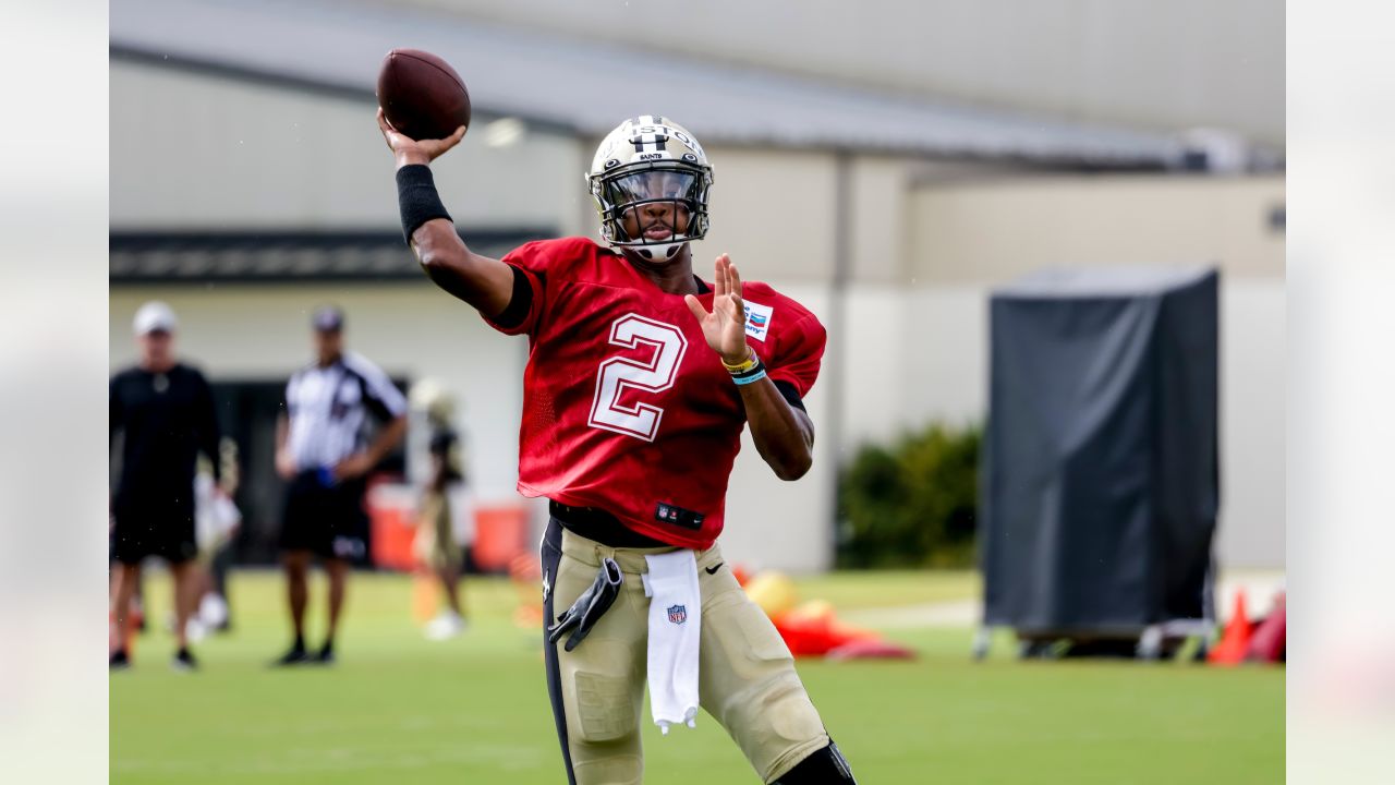 Saints QB Winston leaves practice with foot 'tweak'