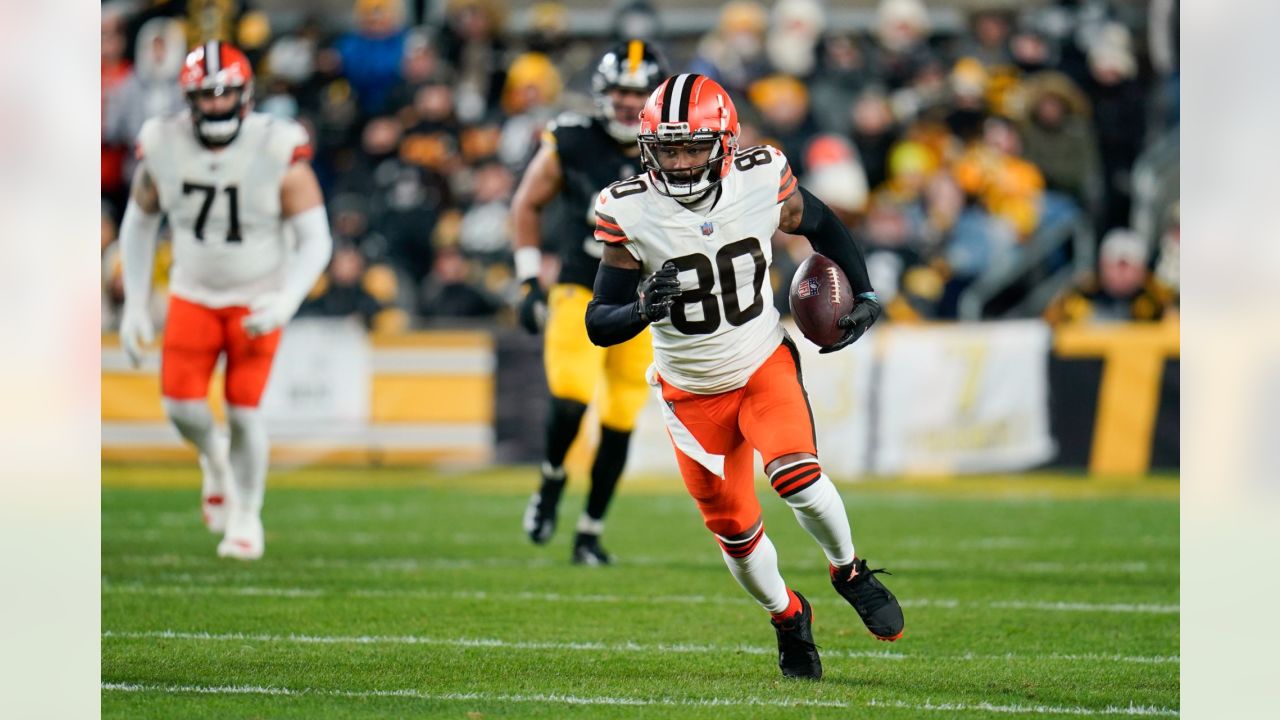 New Orleans Saints wide receiver Jarvis Landry (5) runs to the line during  an NFL football game against the San Francisco 49ers, Sunday, Nov.27, 2022,  in Santa Clara, Calif. (AP Photo/Scot Tucker