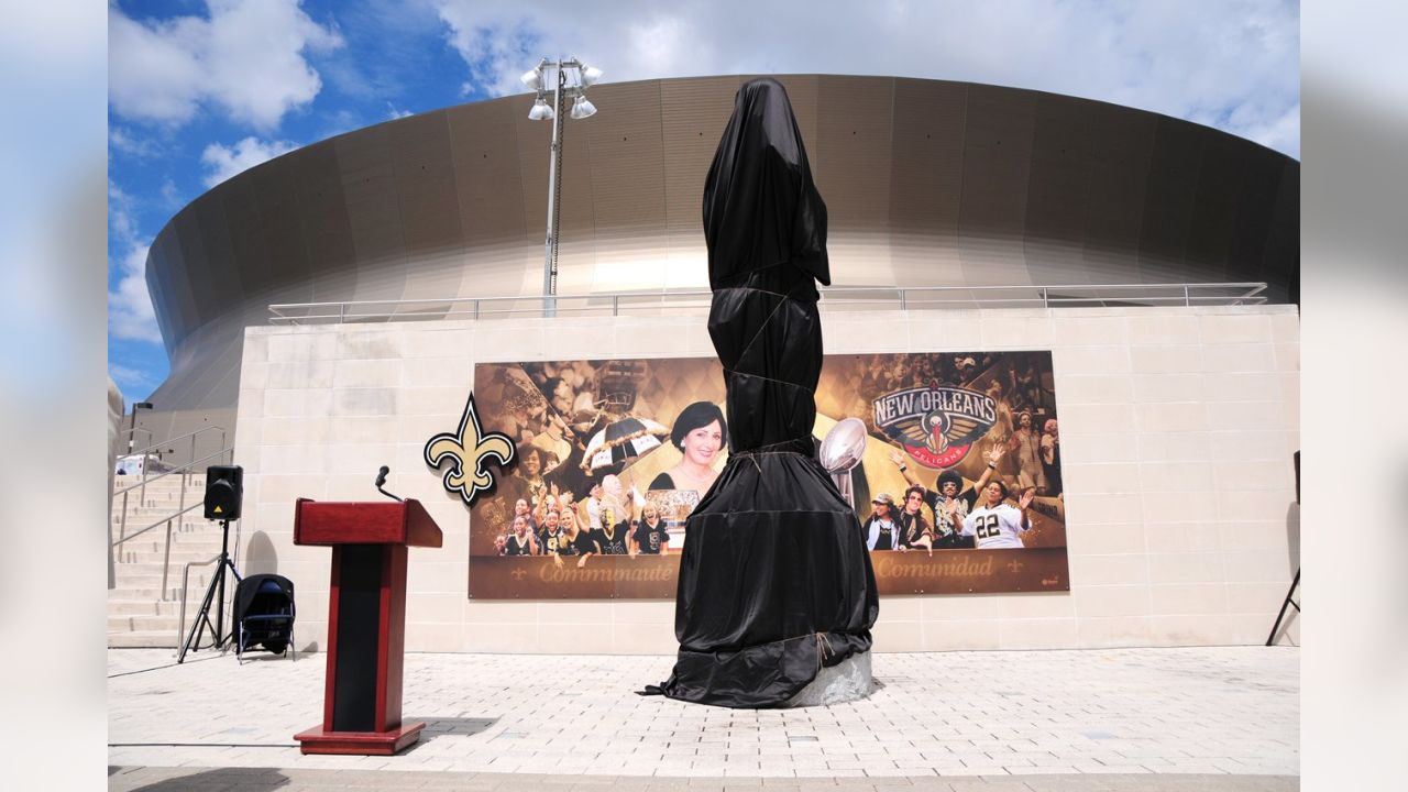 New Orleans Saints - New Tom Benson statue at the Mercedes-Benz Superdome!  Watch Mr. Benson talks about the statue: