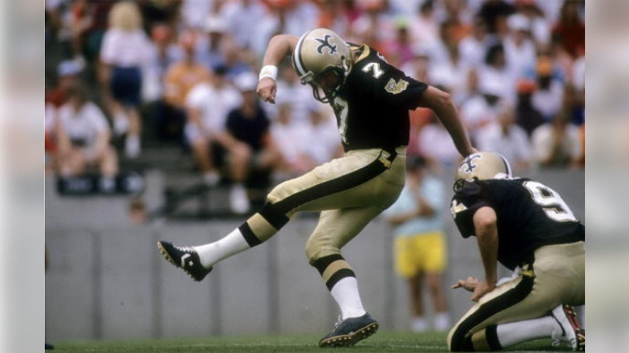 Former New Orleans Saints placekicker Morten Andersen, left is