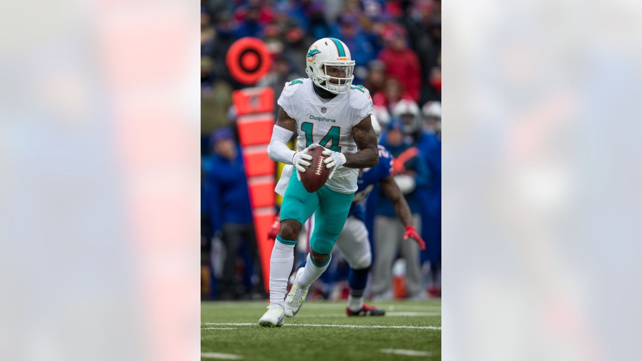 New Orleans Saints wide receiver Jarvis Landry (5) runs to the line during  an NFL football game against the San Francisco 49ers, Sunday, Nov.27, 2022,  in Santa Clara, Calif. (AP Photo/Scot Tucker