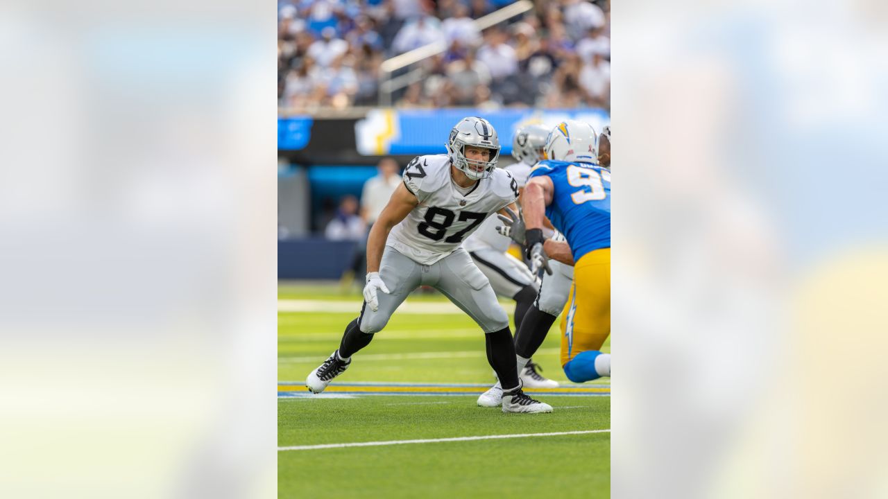 Derek Carr raves about Saints TE Foster Moreau, comeback year loading