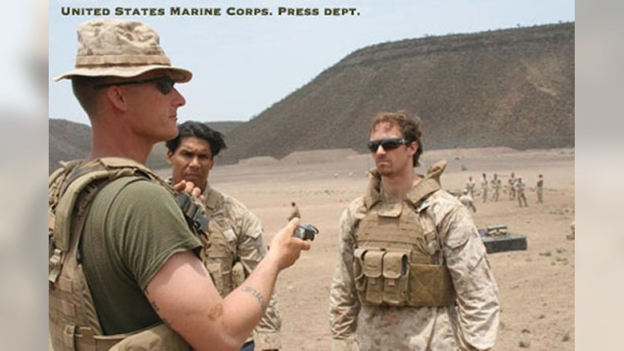 Photos: Drew Brees visits Marines, takes aim with gun 