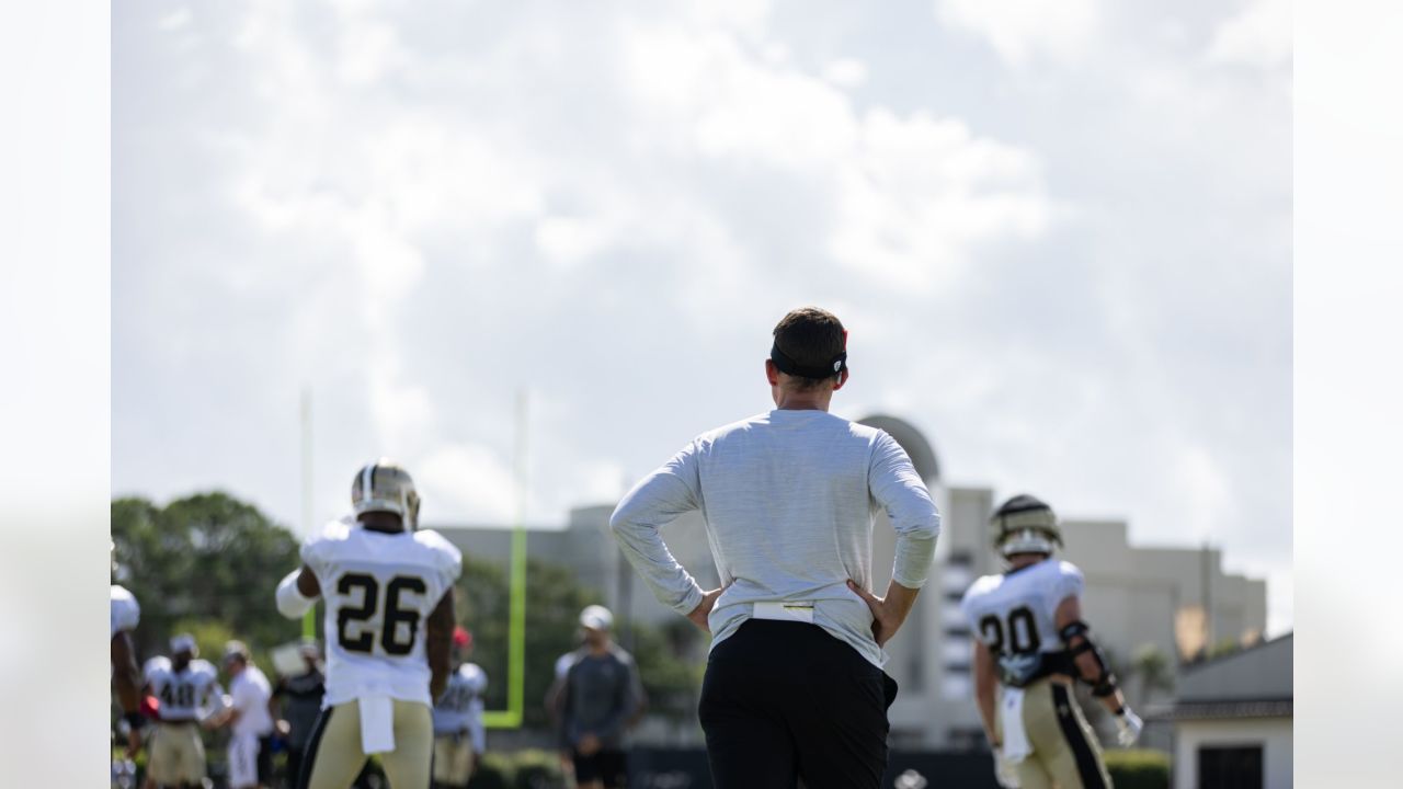 New Orleans Saints rookie cornerback Alontae Taylor taking hands