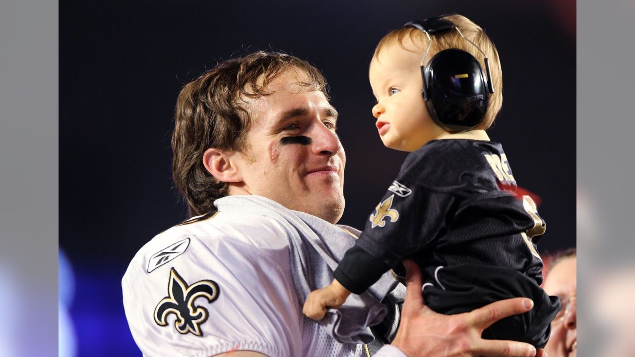 Drew Brees recreates Super Bowl celebration with son Baylen