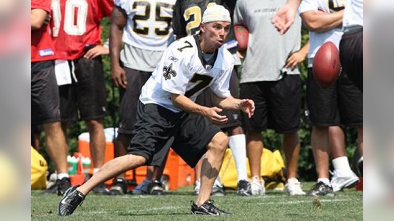 Decked out in New Orleans Saints practice gear, country music singer Kenny  Chesney (7) loses a punt during practice at the NFL team's summer football  training camp in Jackson, Miss., Monday, Aug.