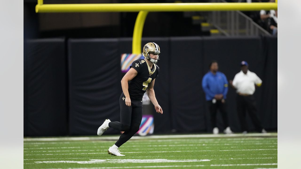 New Orleans, Louisiana, USA. 18th Dec, 2022. New Orleans Saints punter  Blake Gillikin gets ready to punt the ball against the Atlanta Falcons in  an NFL game in New Orleans, Louisiana USA