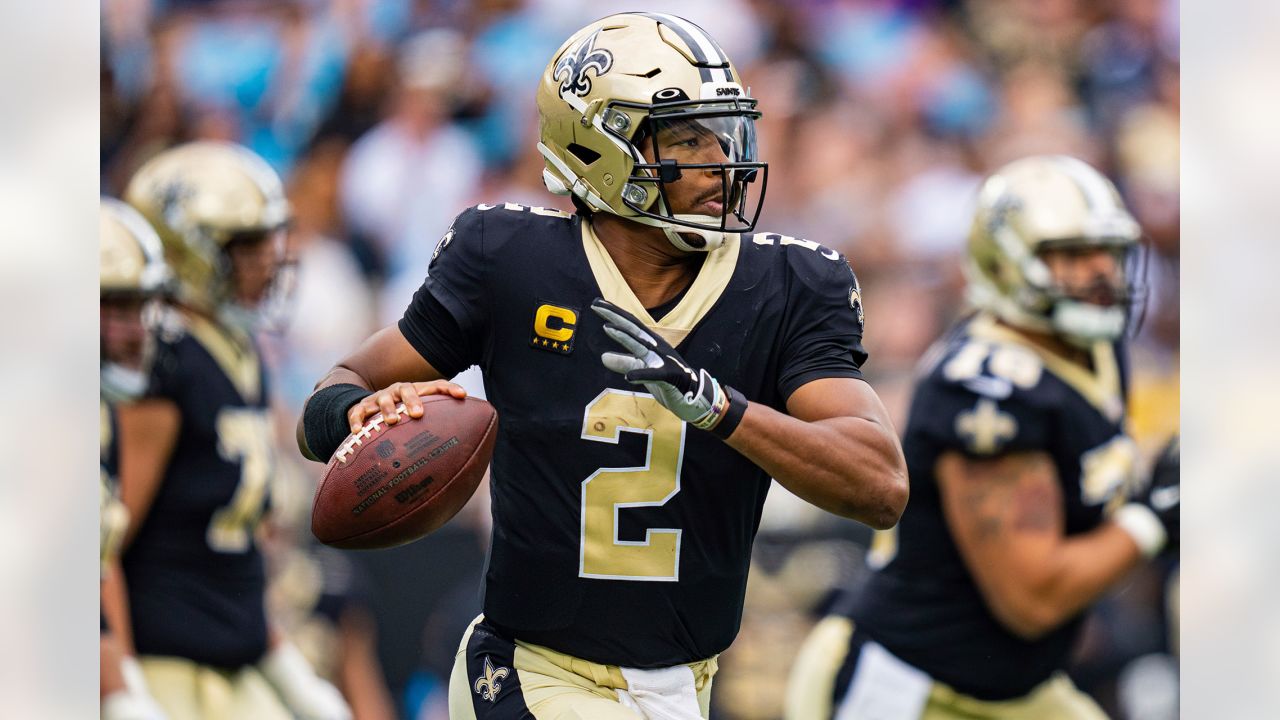 New Orleans, USA. 08th Jan, 2023. Carolina Panthers linebacker Frankie Luvu  (49) tackles New Orleans Saints running back Eno Benjamin (31) during a  National Football League contest at Caesars Superdome in New