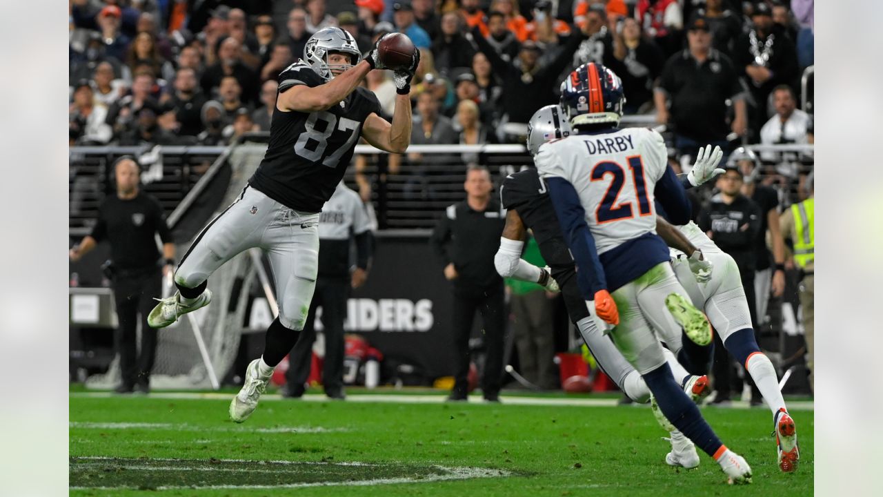 Derek Carr raves about Saints TE Foster Moreau, comeback year loading