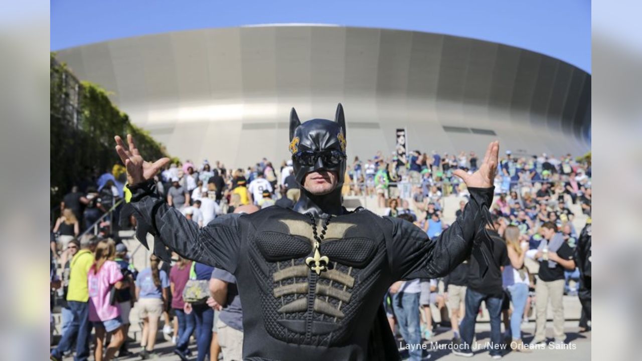 30 photos of New Orleans Saints fans costumes at Halloween games