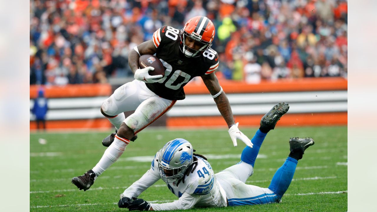 New Orleans Saints wide receiver Jarvis Landry (5) runs to the line during  an NFL football game against the San Francisco 49ers, Sunday, Nov.27, 2022,  in Santa Clara, Calif. (AP Photo/Scot Tucker