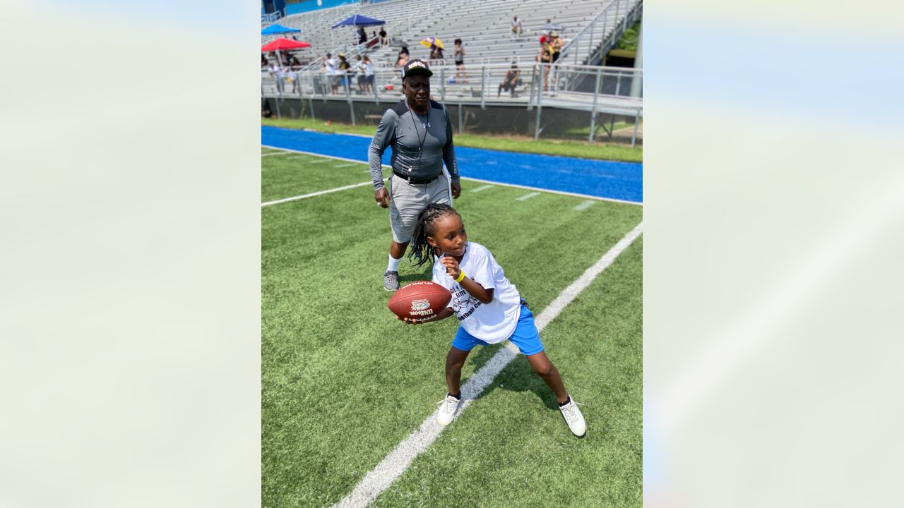 Saints DT Malcolm Roach holds football camp for kids - Canal