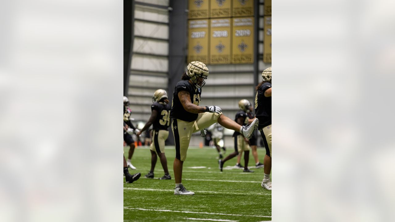 New Orleans Saints cornerback Alontae Taylor (27) looks into the backfield  during an NFL football game against the San Francisco 49ers, Sunday,  Nov.27, 2022, in Santa Clara, Calif. (AP Photo/Scot Tucker Stock