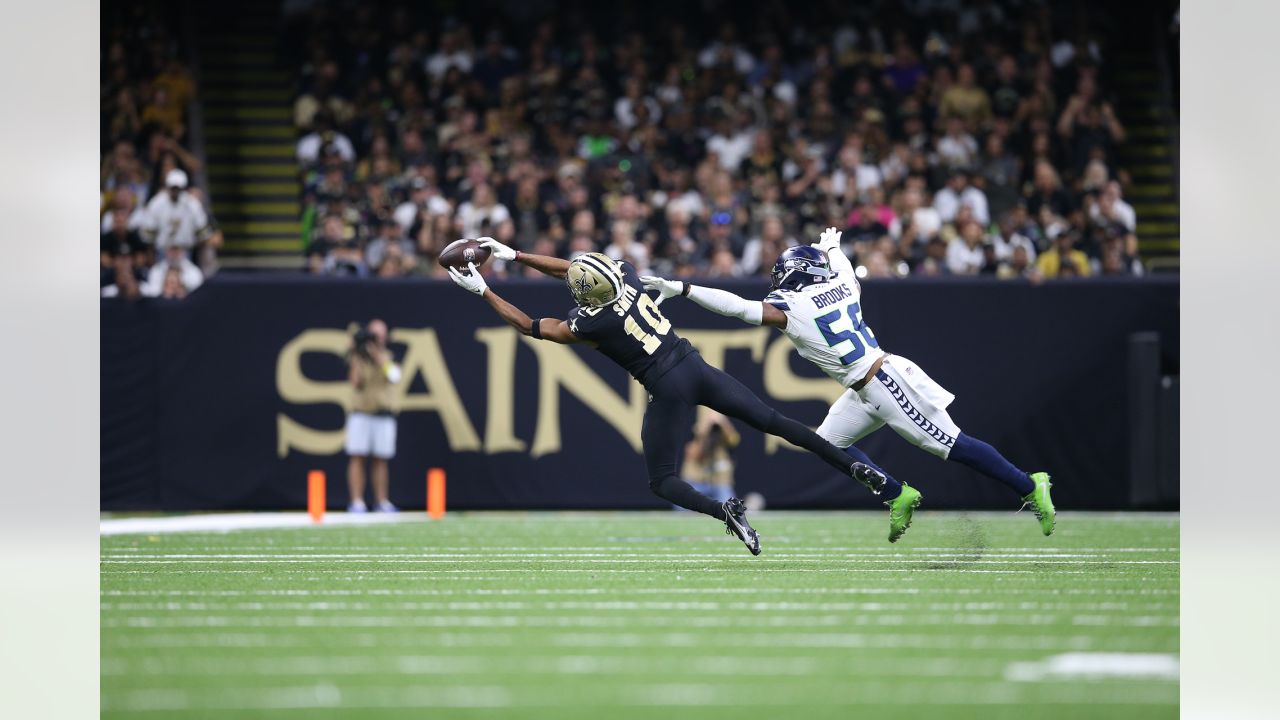 New Orleans Saints wide receiver Tre'Quan Smith (10) makes a fingertip  catch at the NFL team's football training camp in Metairie, La., Friday,  Aug. 4, 2023. (AP Photo/Gerald Herbert Stock Photo - Alamy