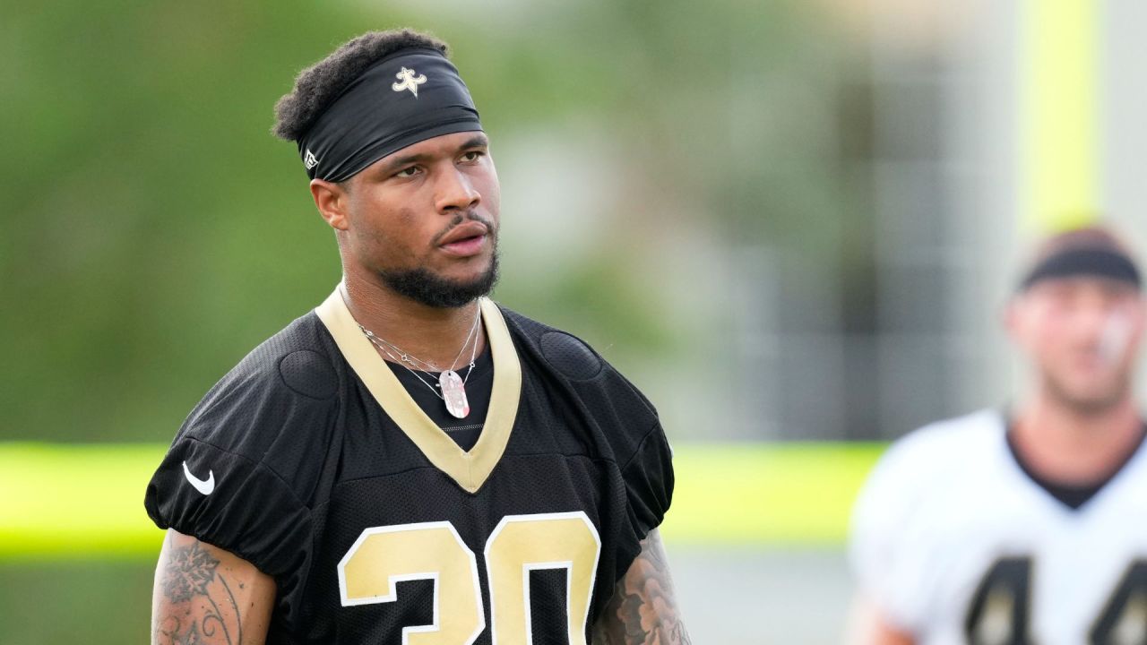 New Orleans Saints defensive back Chauncey Gardner-Johnson, right, taunts  Tampa Bay Buccaneers …