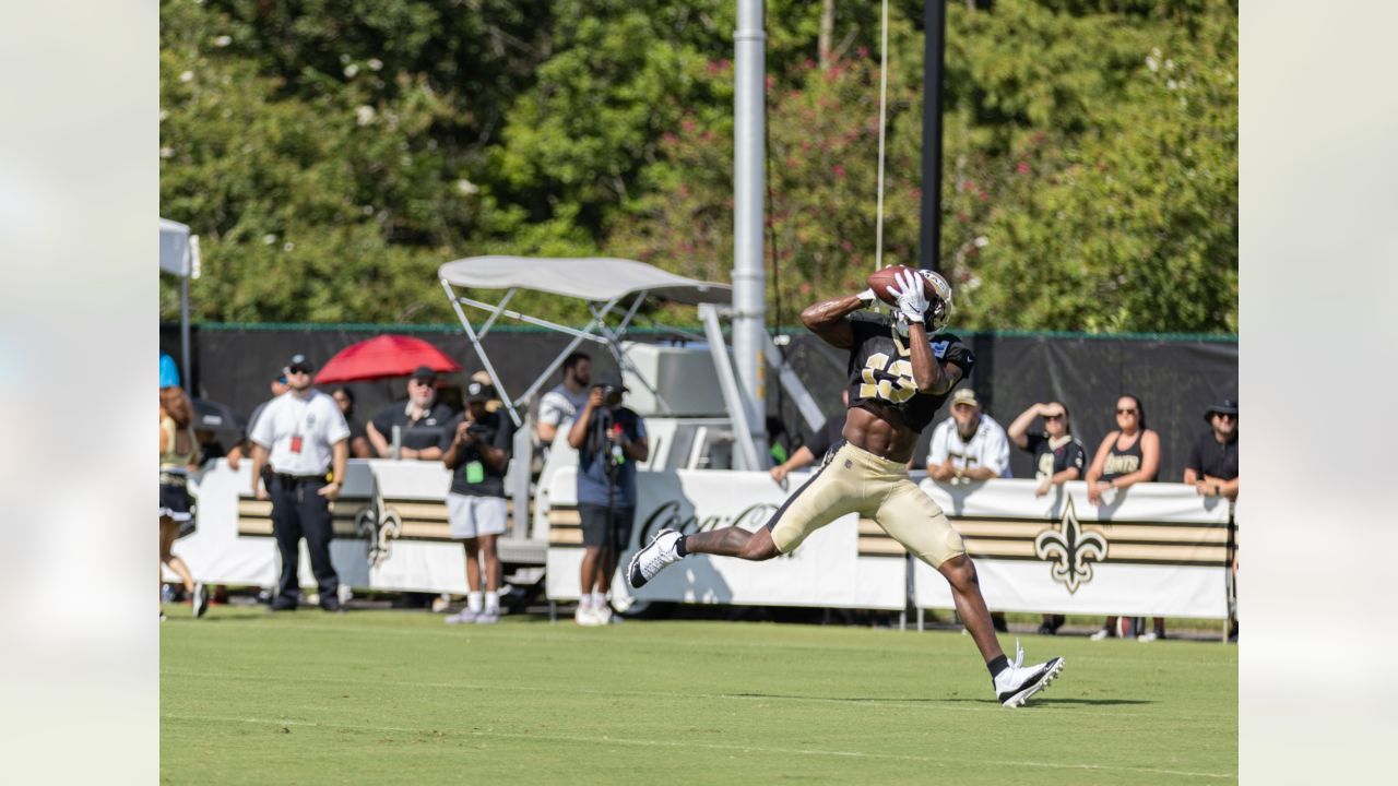 New Orleans Saints rookie cornerback Alontae Taylor taking hands