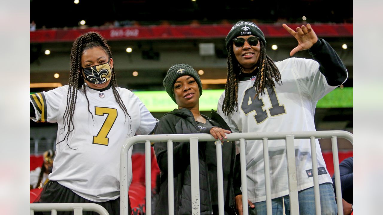 Saints Fans Celebrate New Superdome Sign Trolling Falcons[Photos]