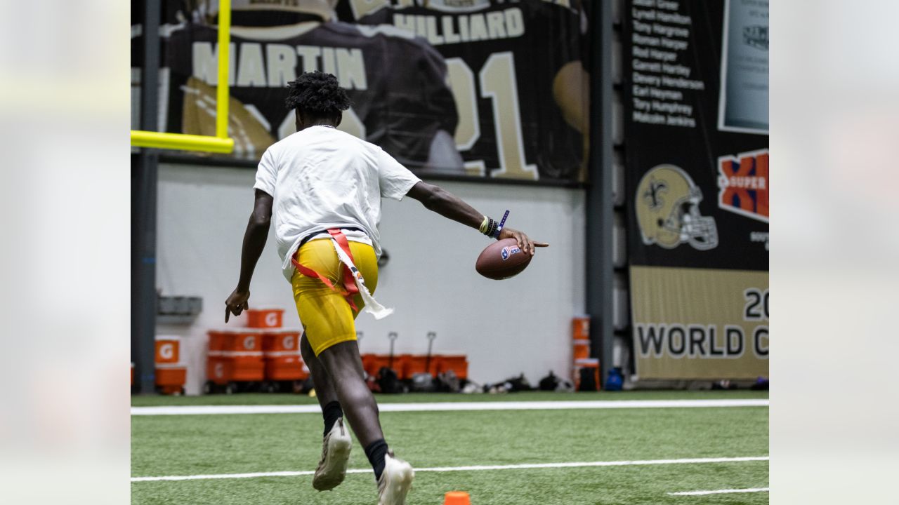 New Orleans Saints - Jarvis Landry catches ball over camper at his