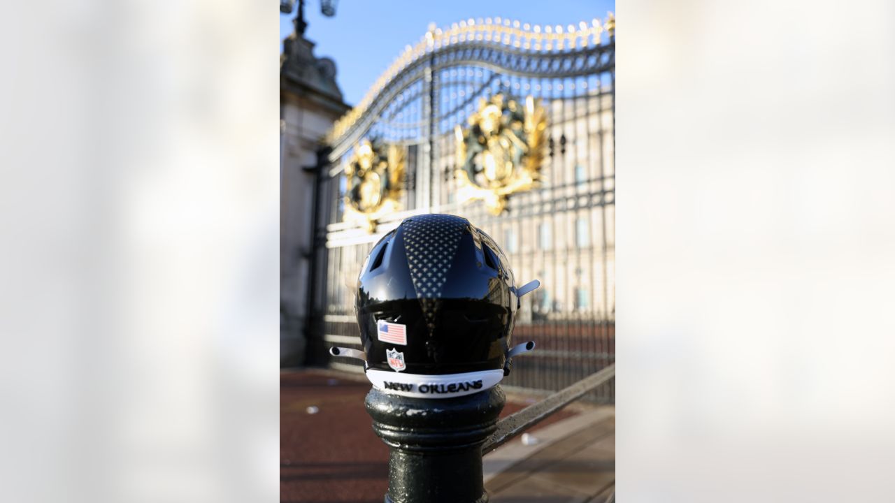 Photos: Saints black helmet tours Buckingham Palace