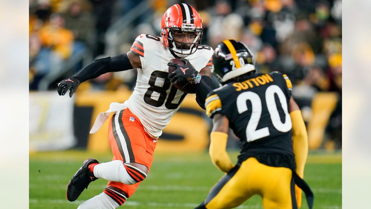 New Orleans Saints wide receiver Jarvis Landry (5) runs to the line during  an NFL football game against the San Francisco 49ers, Sunday, Nov.27, 2022,  in Santa Clara, Calif. (AP Photo/Scot Tucker