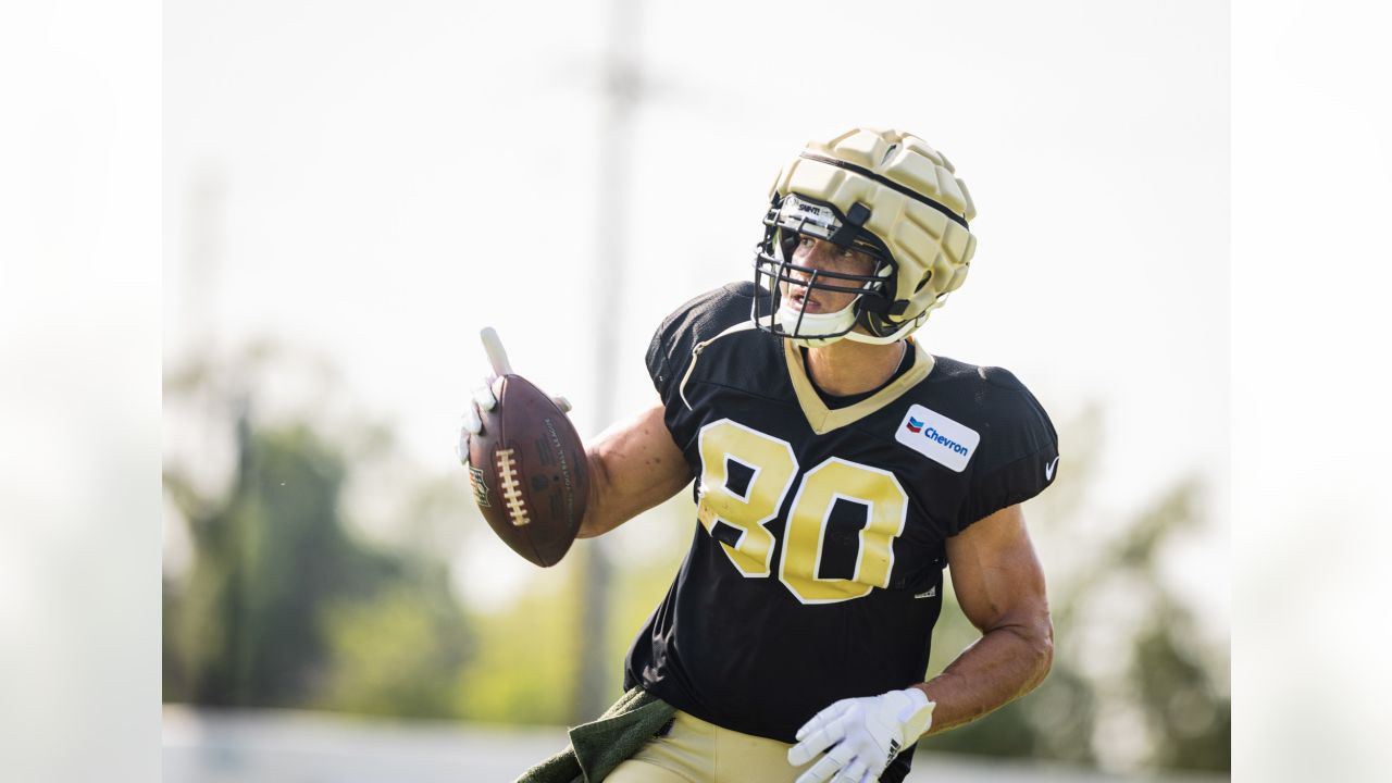 New Orleans Saints player leaves practice with injury, first practice with  fans