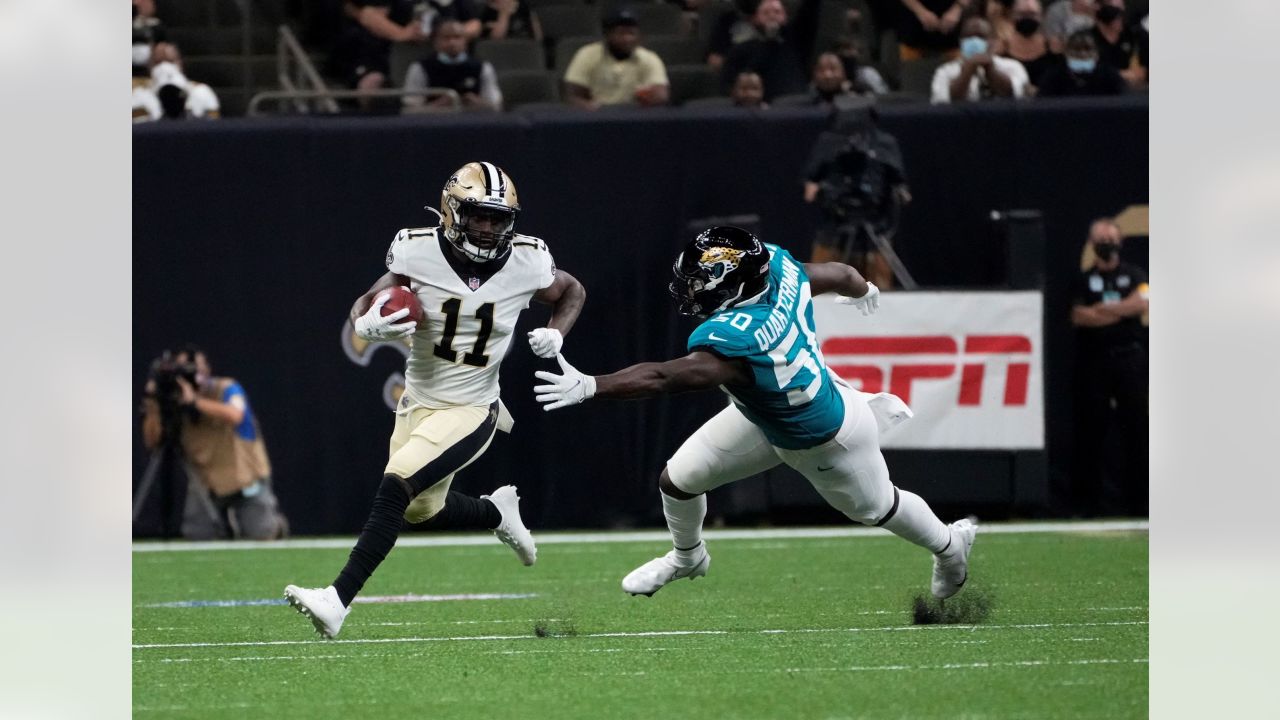 New Orleans Saints wide receiver Deonte Harris (11) runs the ball