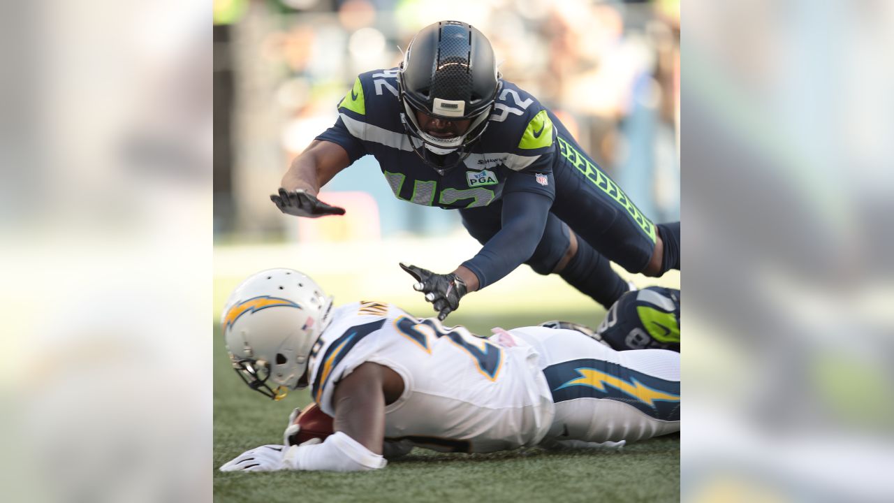 Late comeback, botched FG give Seahawks 10-9 win