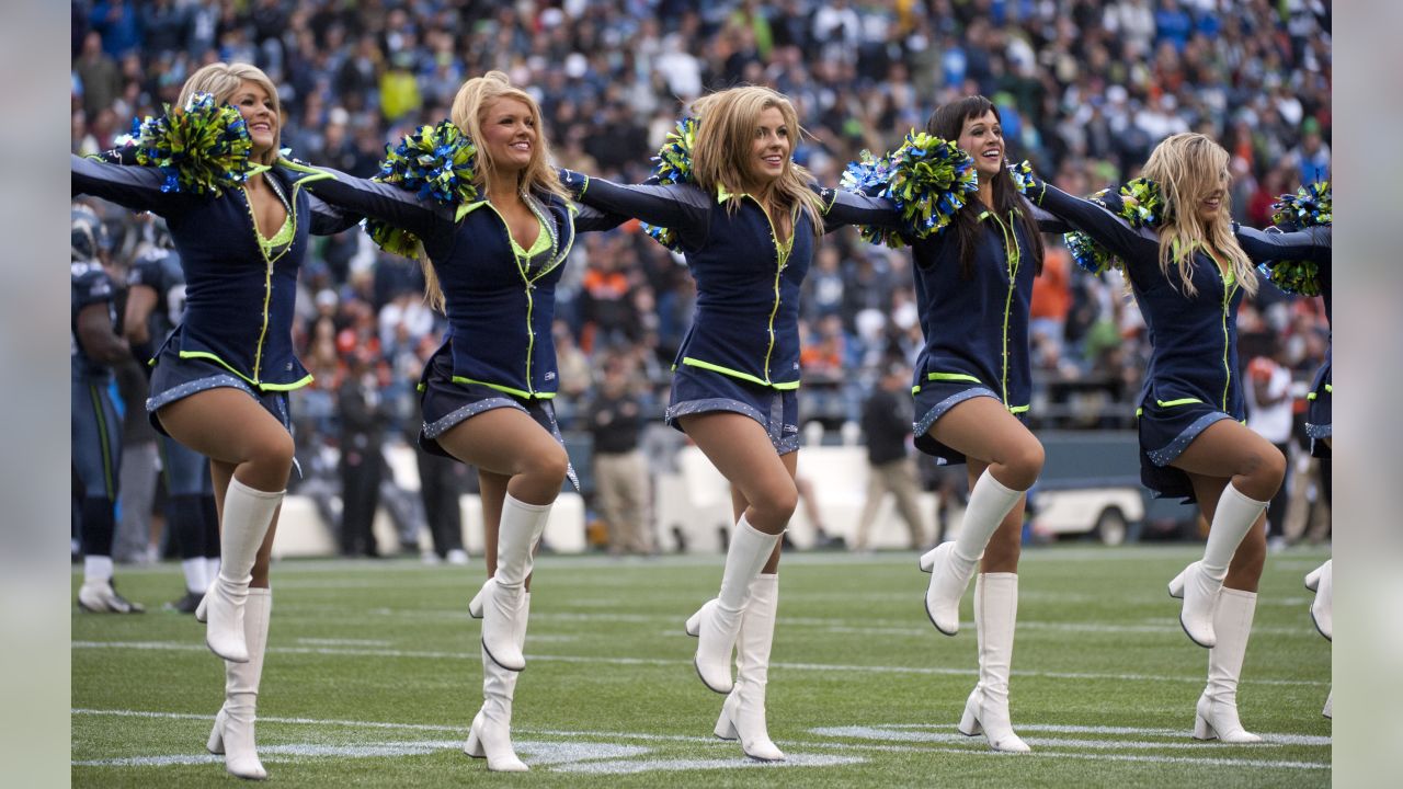 Olympia Area Sea Gals Cheer On Seahawks - ThurstonTalk